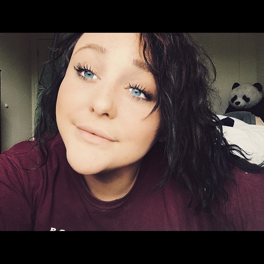 Meet your Posher, Emilee